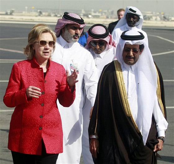 Americká éfka diplomacie na katarském letiti (14. února 2010)
