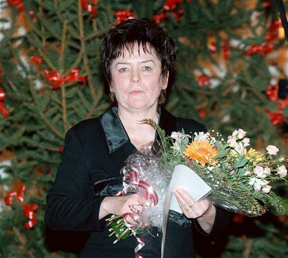 Eva Klvaová na snímku z prosince 1997, kdy získala novináskou Cenu Jaroslava Preisse za ekonomickou publicistiku.