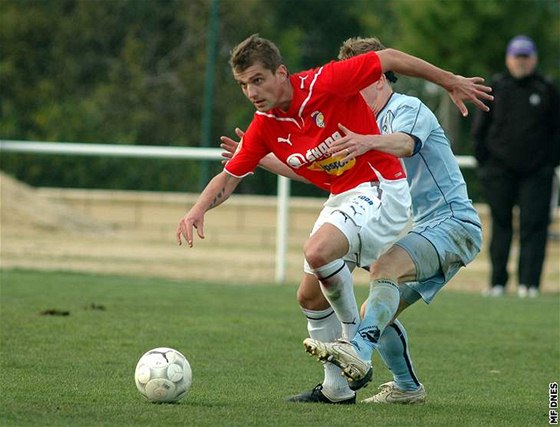 Plzeský Filip Rýdel v souboji v utkání s  FC Randers