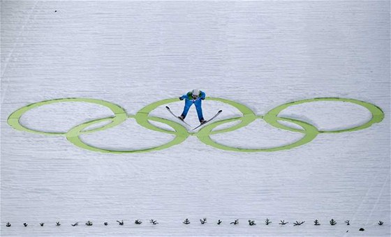 Nmecký skokan na lyích Martin Schmitt na stedním mstku bhem OH ve Vancouveru