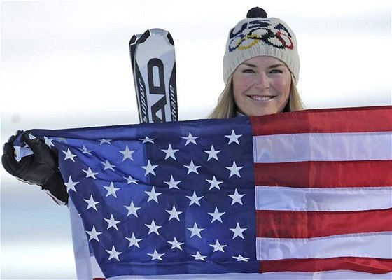 Americká sjezdaka Lindsey Vonnová slaví zlato o olympijského sjezdu.