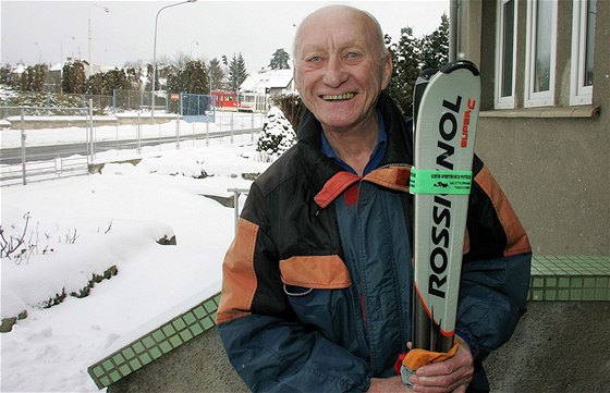 Devadesátiletý Jaroslav Císler brázdí sjezdovky v esku i Alpách