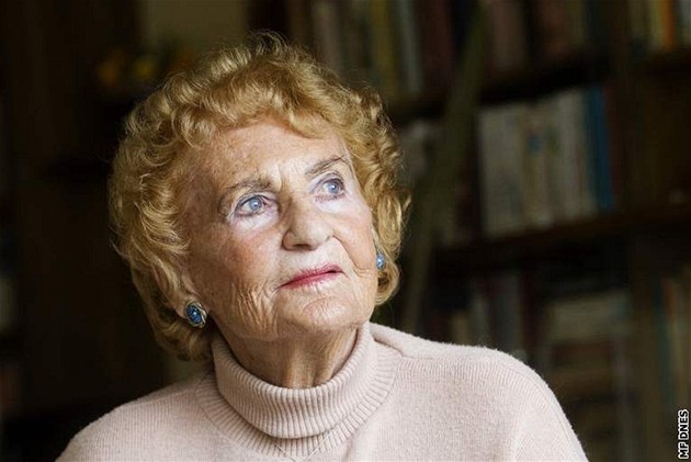 Jaroslava Peková, za�ila bombardování Praha, po letech poznala pilota, který házel pumy.