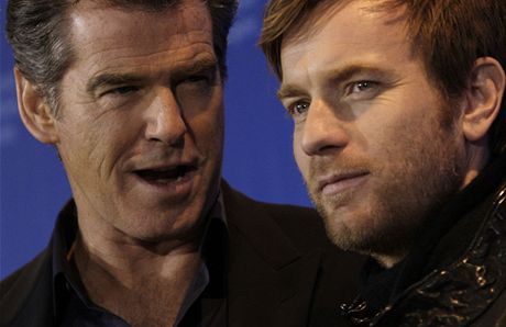 Berlinale 2010 - Herci Pierce Brosnan a Ewan McGregor pijeli pedstavit film Ghost Writer reisra Romana Polanskho