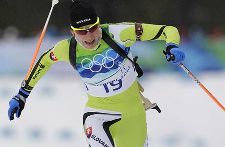 ZLAT FINI. Slovensk biatlonistka Anastasia Kuzminov si b pro olympijsk zlato.