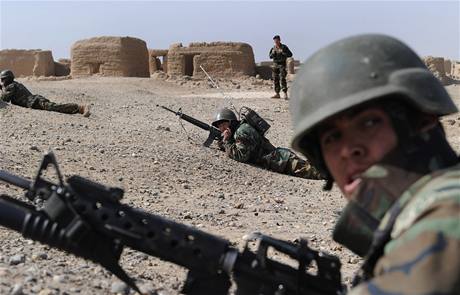 Vojci bojuj na jihu Afghnistnu proti Talibanu 