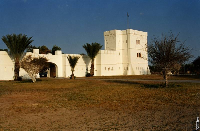 Namibie, Národní park Etosha. Pevnost Namutoni postavili Nmci v roce 1897