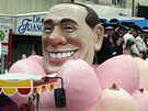 Takhle zobrazili Silvia Berlusconiho úastníci karnevalového prvodu v nmeckém Kolín nad Rýnem (15.2.2010)
