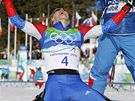 VÍTZ. Ruský lya Nikita Krjukov se raduje z vítzství v individuálním sprintu mu.
