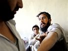 Zadrený afghánský narkoman v nemocnici v Kábulu.