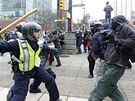 PROTESTY VE VANCOUVERU. Proti odprcm her zasáhla policie.