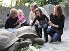 Karel Gott s rodinou poktil v praské Zoo elvy obrovské 