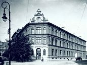 Budova ústeckého muzea před pumovým náletem v roce 1945.