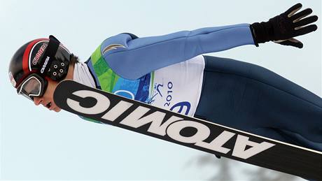 eský reprezentant Pavel Churavý pi letu v závod sdruená na olympijských