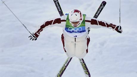 Olympijský vít�z závodu v boulích Alexandre Bilodeau ve své finálové jízd� na ZOH ve Vancouveru.