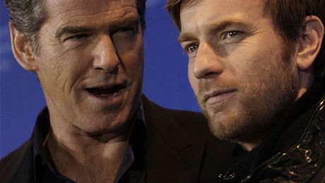 Berlinale 2010 - Herci Pierce Brosnan a Ewan McGregor pijeli pedstavit film Ghost Writer reiséra Romana Polanského