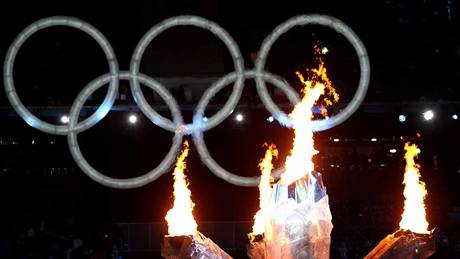 Olympijský ohe� ho�í, hry ve Vancouveru mohou za�ít.