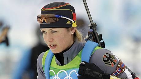Německá biatlonistka Magdalena Neunerová se musela v olympijském sprintu spokojit se stříbrnou medailí.