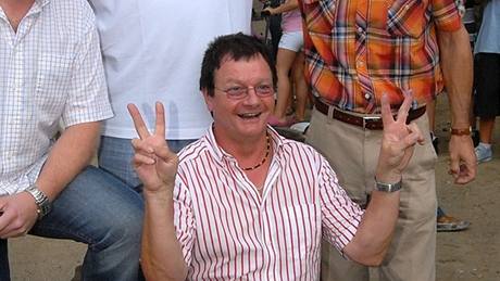 Léto s Topolem - zleva starosta Brna - st�edu Libor ��ástka, p�edseda ODS Mirek Topolánek, starosta Králova pole Ivan Kope�ný, dole starosta �abov�esk Ale� Kvapil.