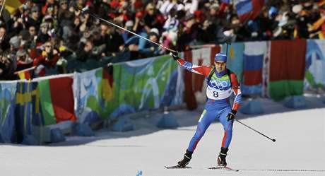 Rus Jevgenij Usjugov, olympijsk vtz v zvod biatlonist na 15 kilometr s hromadnm startem.