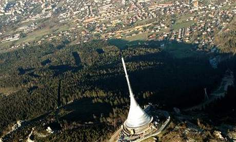 Mezi Libereany je nejoblíbenjí stavbou hotel a vysíla Jetd.