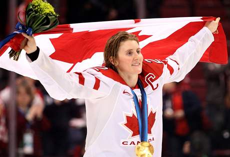 Kapitánka olympijských vítzek Hayley Wickenheiserová je nejslavnjí velvyslankyní enského hokeje.