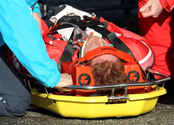 Brzda výcarského dvojbobu Jürg Egger po havárii v olympijském korytu.