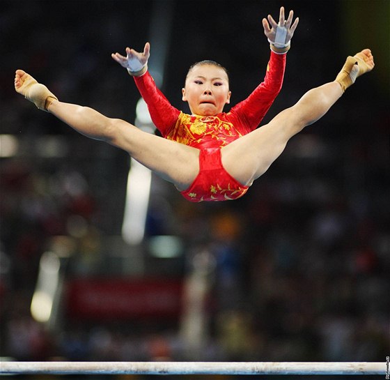 U ínské gymnastky Che Kche-sin, dvojnásobn zlaté v Pekingu, se falování vku nepodailo prokázat.