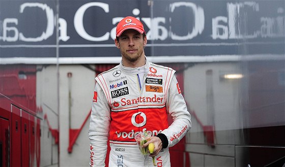 JAKO DOMA. Jenson Button, nováek týmu McLaren, pi testech v Barcelon.