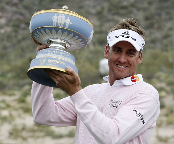 Ian Poulter díky vítzství na svtové jamkovce zaznamenal svj premiérový triumf na PGA Tour