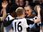 Fotbalisté Fulhamu se radují z gólu, který vstřelil Bobby Zamora (vpravo)