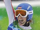Marlies Schildová z Rakouska oslavuje zisk bronzové medaile v závod slalomáek.