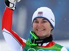 PALEC NAHORU. eská lyaka árka Záhrobská zvládla ob kola slalomu speciál a získala na olympiád ve Vancouveru bronzovou medaili.