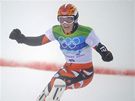 ZLATO JE MOJE! Nicolien Sauerbreijová z Nizozemska a její výbuch radosti poté, co zvítzila v olympijském finále paralelního slalomu.