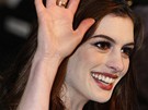 Londýnská premiéra filmu Alenka v íi div - hereka Anne Hathawayová -...