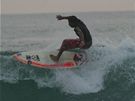 Jonathan Zamora surfuje pes patnáct let. Svého asu patil mezi 10 nejlepích kostarických surfa.