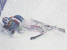 KONEC MEDAILOVÉHO SNU. Jedna z favoritek olympijského obího slalomu Lindsey Vonnová v prvním kole upadla.