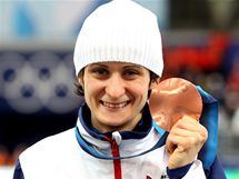 Martina Sblkov s bronzovou medail, kterou zskala v zvod na 1 500 metr na ZOH ve Vancouveru.