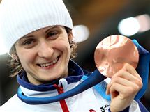 Martina Sáblíková s bronzovou medailí, kterou získala v závod� na 1 500 metr�...