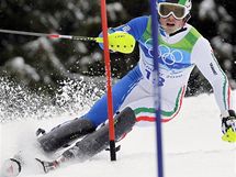 Giuliano Razzoli z Itlie pi prjezdu slalomskou brankou na ZOH ve Vancouveru.