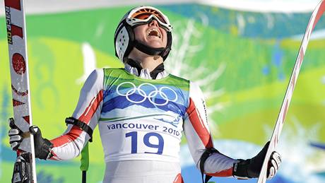 Radost rakouské lyžařky Andrey Fischbacherové po zisku zlaté medaile v závodě Super-G.