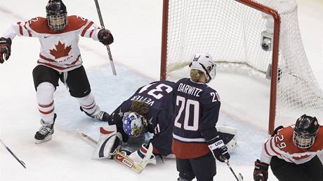 Kanaanky slaví gól do sít USA ve finále hokejového turnaje ZOH ve Vancouveru.