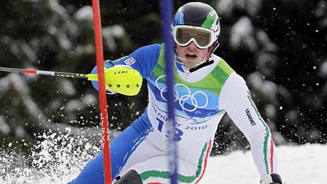 Giuliano Razzoli z Itlie pi prjezdu slalomskou brankou na ZOH ve Vancouveru.