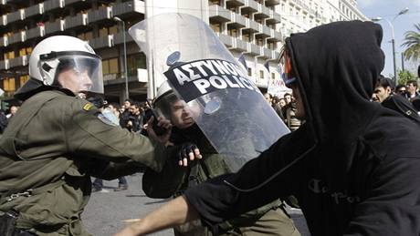 �ecké protesty proti rozpo�tovým úsporám.
