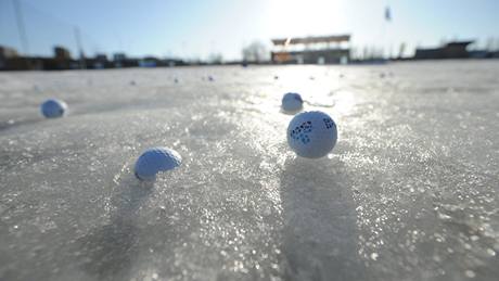 Driving range v Hostivai funguje i v zim.