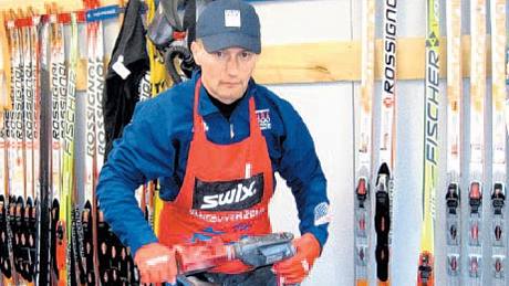 JÁ, SERVISMAN. Garabík se po kariéře stal mužem, který pečuje o lyže ostatních. I ve Vancouveru. 