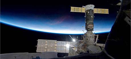 ei pomohou s mením asových rozdíl mezi stanicí ISS a Zemí