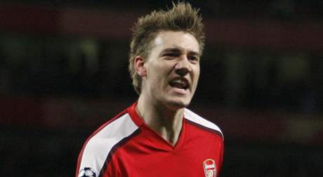 Nicklas Bendtner z Arsenalu se raduje z gólu.