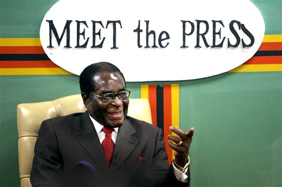 Robert Mugabe na tiskové konferenci v Harare (4. bezna 2010)