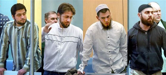 Atilla Selek, Fritz Gelowicz, Daniel Schneider a Adem Yilmaz u soudu v Nmecku. (23. února 2010)